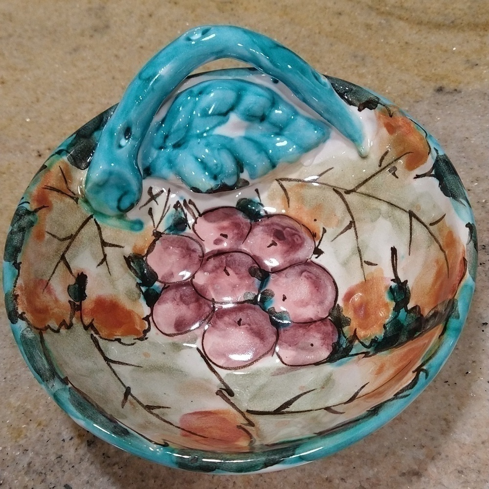 Vintage hand-painted Italian pottery ceramic ashtray dish grapes 6 1/2" x 5"